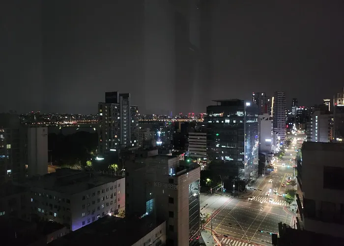 Sunu - 45m Panoramic River View - 4m Ceiling 게스트하우스 3*