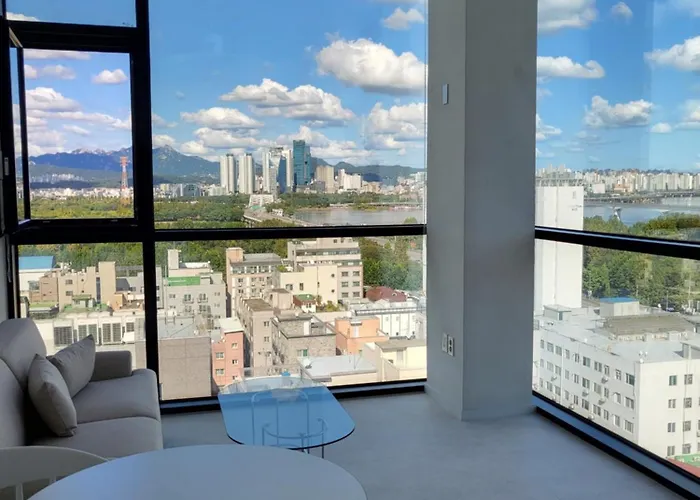 Sunu - 45m Panoramic River View - 4m Ceiling 게스트하우스 3*