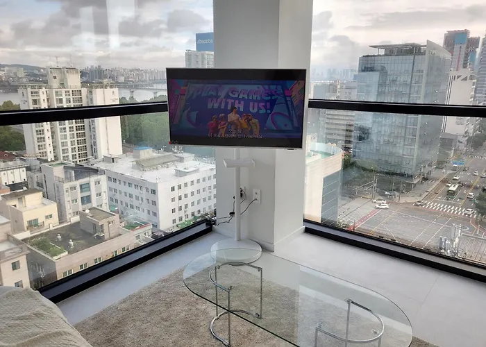 Sunu - 45m Panoramic River View - 4m Ceiling