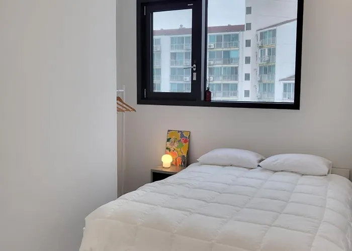 Sunu - 45m Panoramic River View - 4m Ceiling 게스트하우스