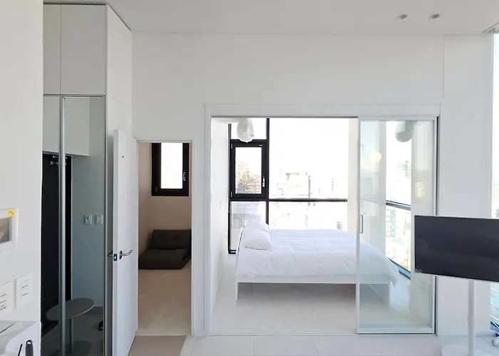 Sunu - 45m Panoramic River View - 4m Ceiling