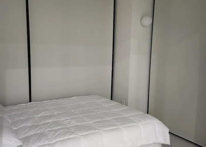 Sunu - 45m Panoramic River View - 4m Ceiling 게스트하우스